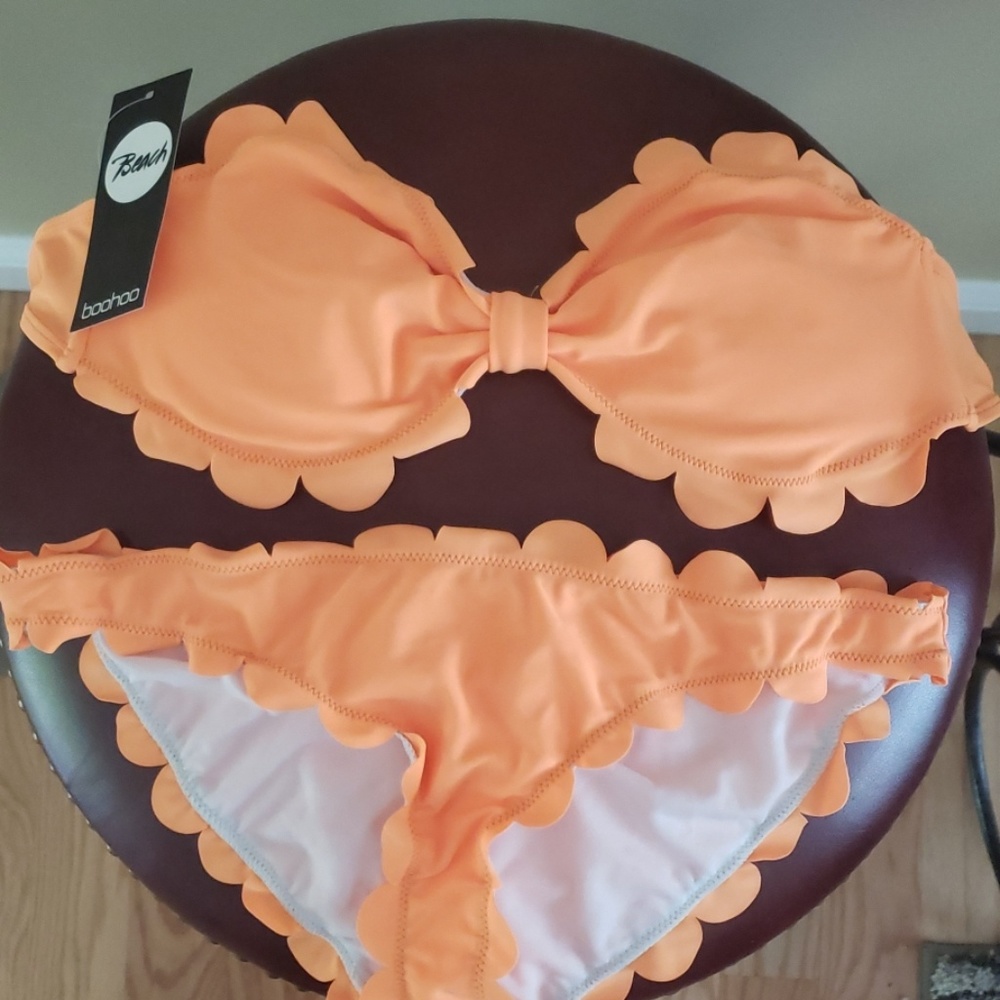 BEACH BOOHOO BIKINI IN A PEACHY/ORANGE COLOR SZ 4